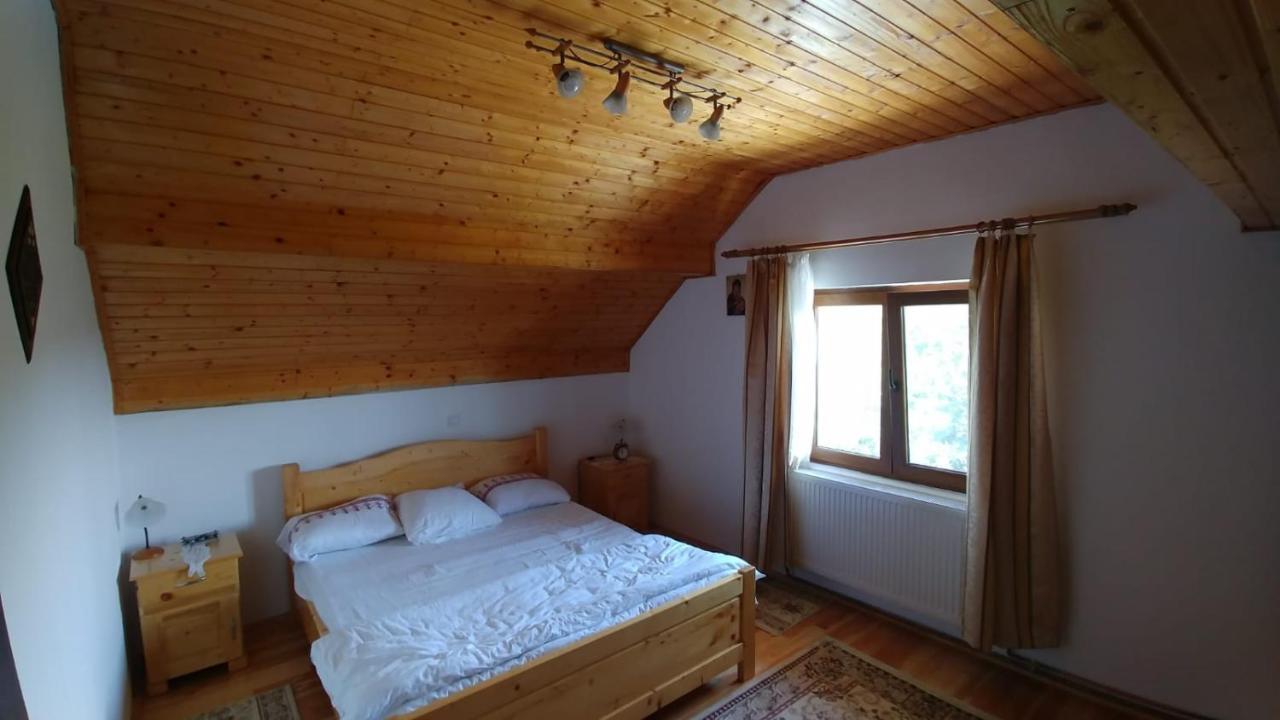 Casa Darius Villa Novaci-Străini Buitenkant foto
