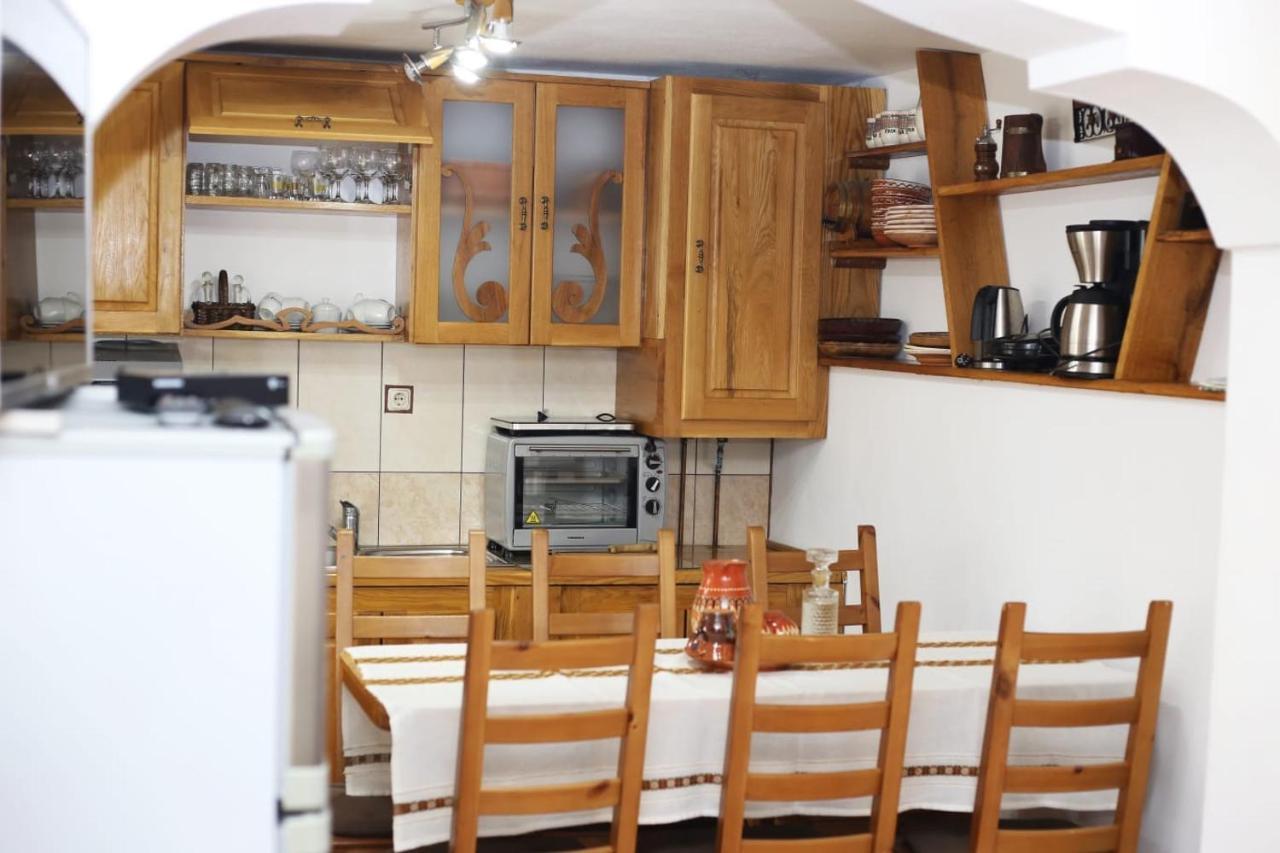 Casa Darius Villa Novaci-Străini Buitenkant foto