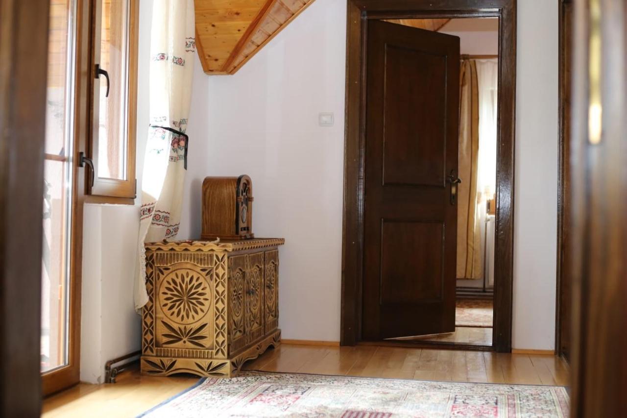 Casa Darius Villa Novaci-Străini Buitenkant foto