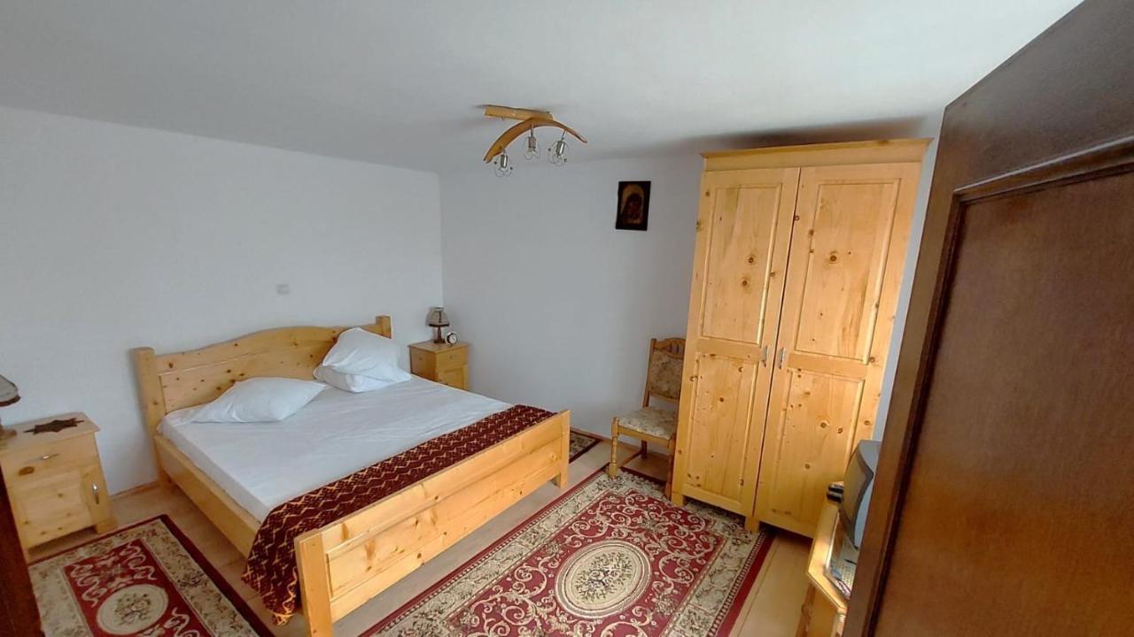 Casa Darius Villa Novaci-Străini Buitenkant foto